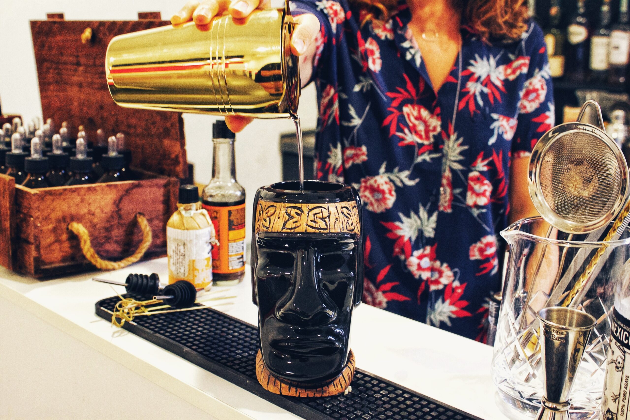 Vaso tiki Moai negro, cerámica pintada a mano - Imagen 3