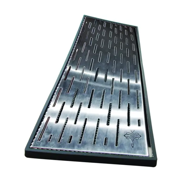 bar mat de The Bars de 60 x 20 cm: rejilla de acero inoxidable sobre base de goma negra