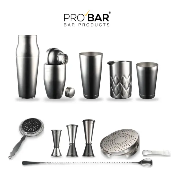 set de coctelería Vintage The Bars: las 12 piezas sobre la superficie de trabajo